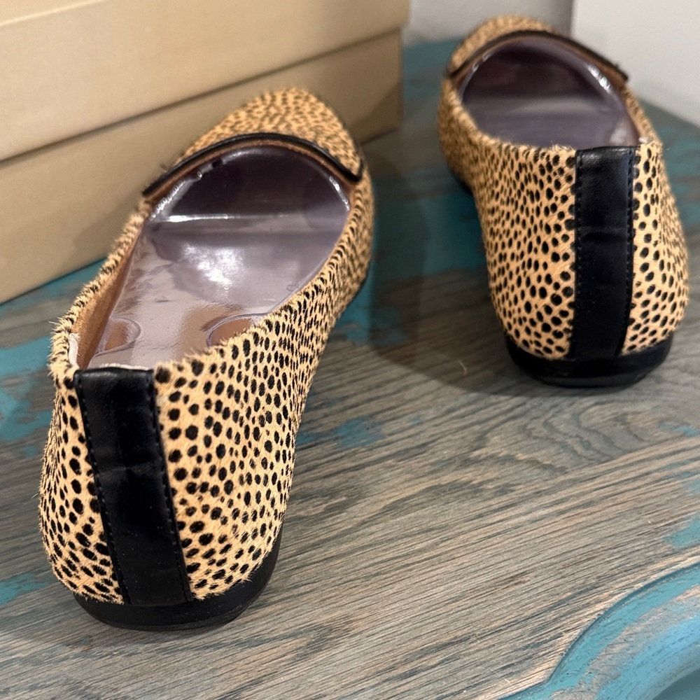 NEW IN BOX me too Leopard-Print Slip-On Calf Hair Flats in Tan and Black-10 - Picture 8 of 11
